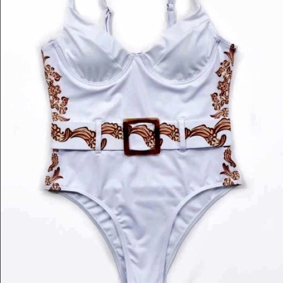 ONLY ONE LEFT!!!Belted white bathing suit - Picture 3 of 4